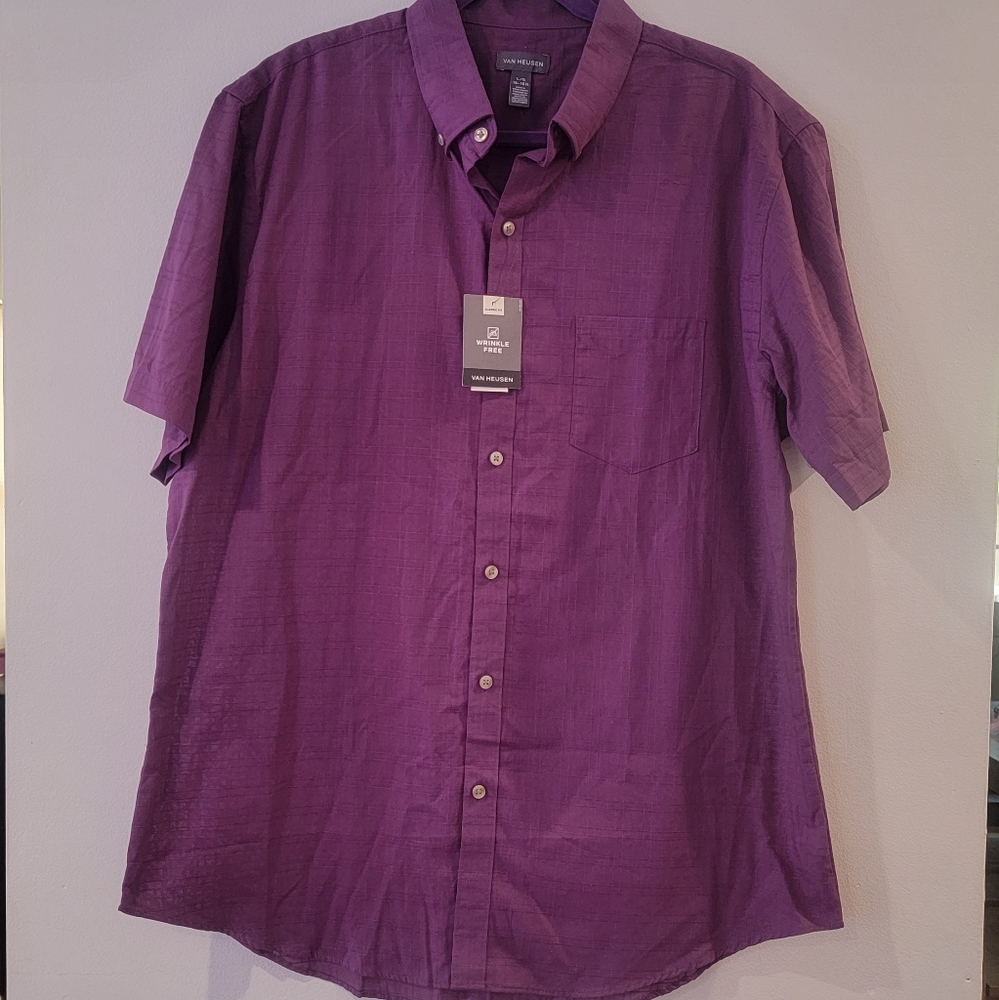 Van Heusen Men's Short sleeve Buttondown Classic fit/wrinkle free Sz L NWT